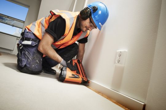 Afbeelding laden in Galerijviewer, IM65AF16 Li AFWERKNAGELAPPARAAT OP GAS (32-63MM)