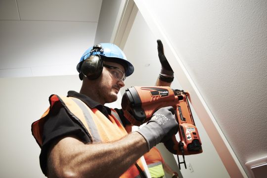 Afbeelding laden in Galerijviewer, IM65AF16 Li AFWERKNAGELAPPARAAT OP GAS (32-63MM)